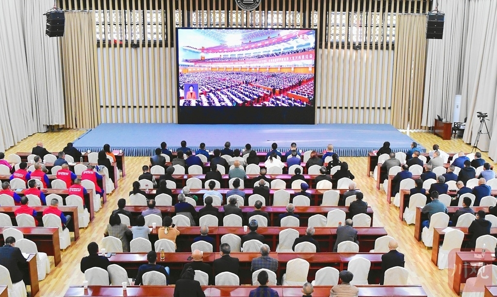 组图｜备受鼓舞！四川各界干部群众收看党的二十大开幕会盛况 第 3 张