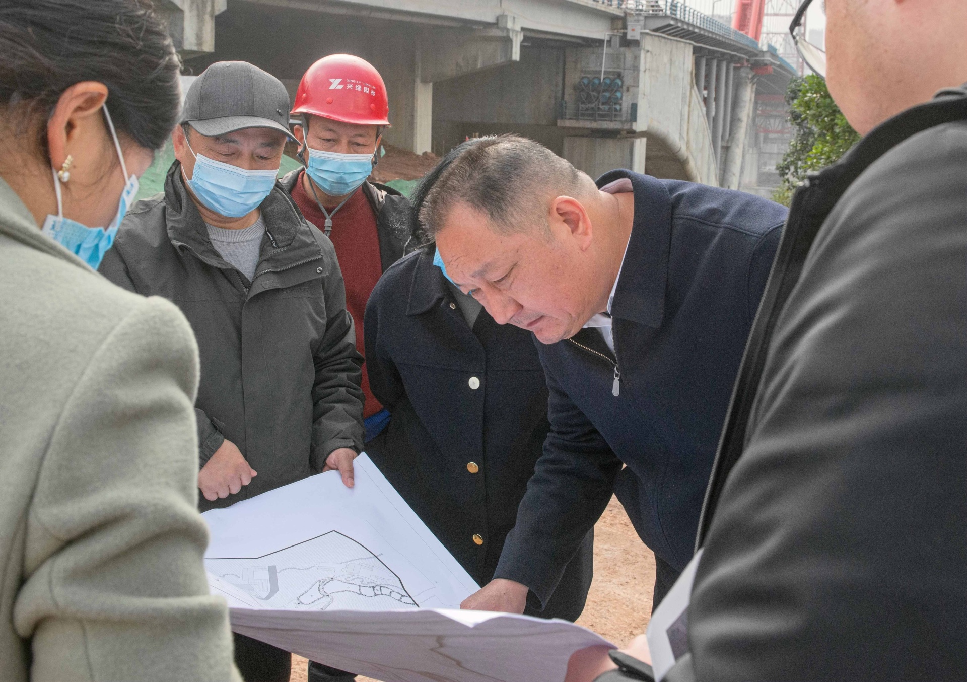 李仁军到江北滨江公园现场办公