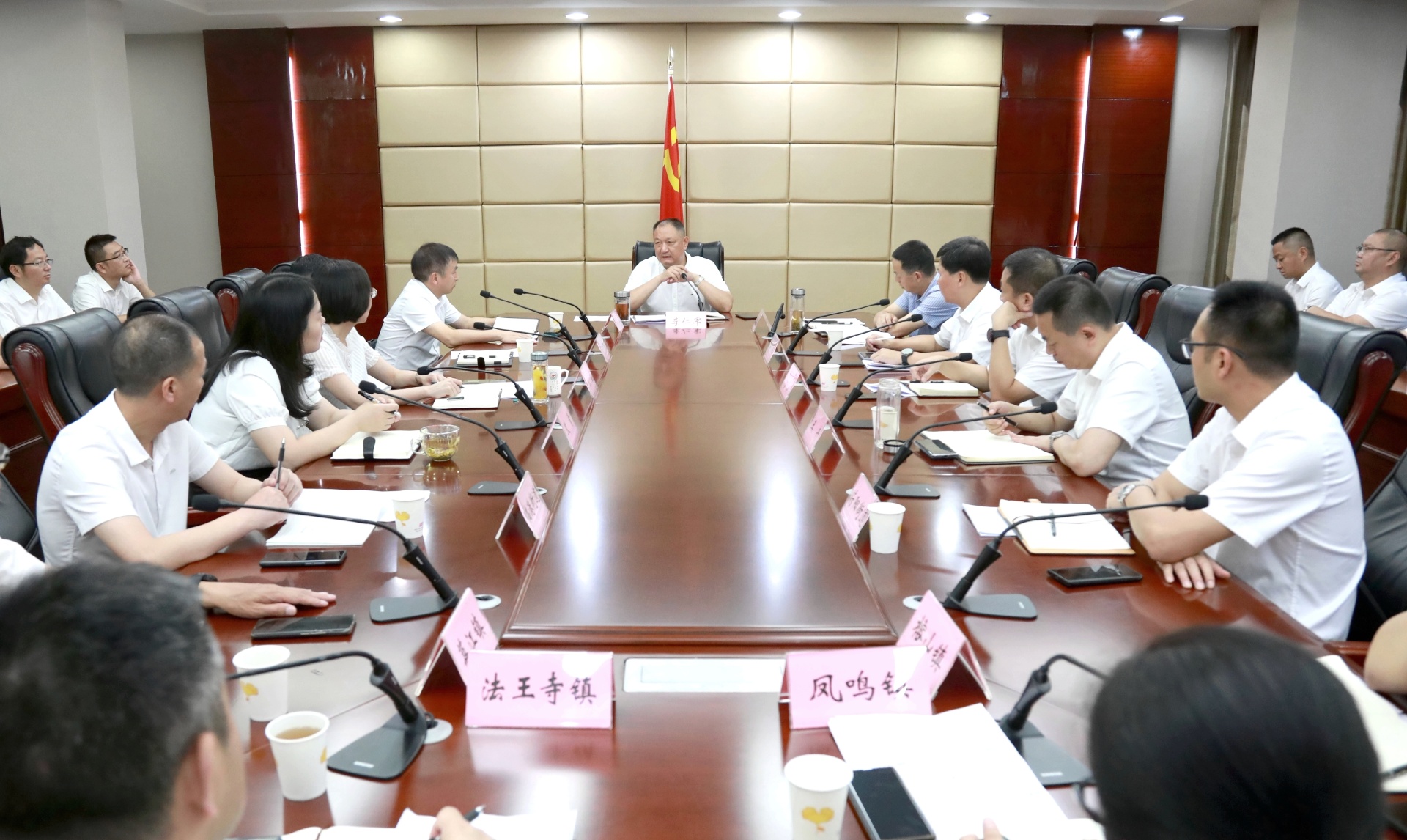 县委书记李仁军与全县镇街“一把手”座谈丨聚精神之力、谋突破之方，用心用情建设更加美丽幸福合江 第 1 张