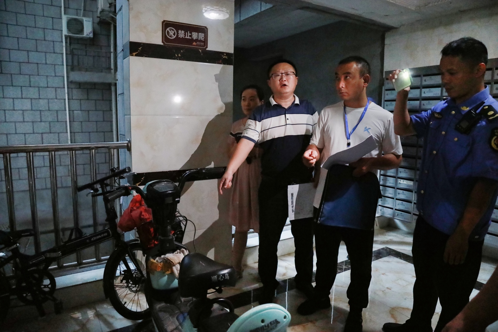 【民心守护】合江县开展物业小区“飞线充电”专项整治行动 第 1 张
