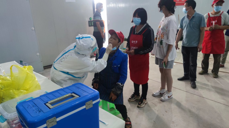 荔江镇：核酸检测进企业 生产防疫两不误 第 1 张