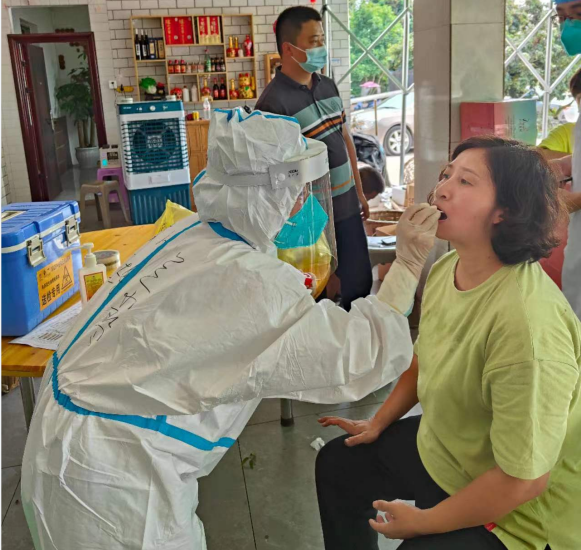 荔江镇：核酸检测进企业 生产防疫两不误 第 2 张