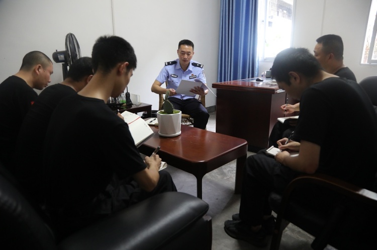 致敬！最美退役军人罗刚磊：军装换警服 赤胆写忠诚 第 3 张