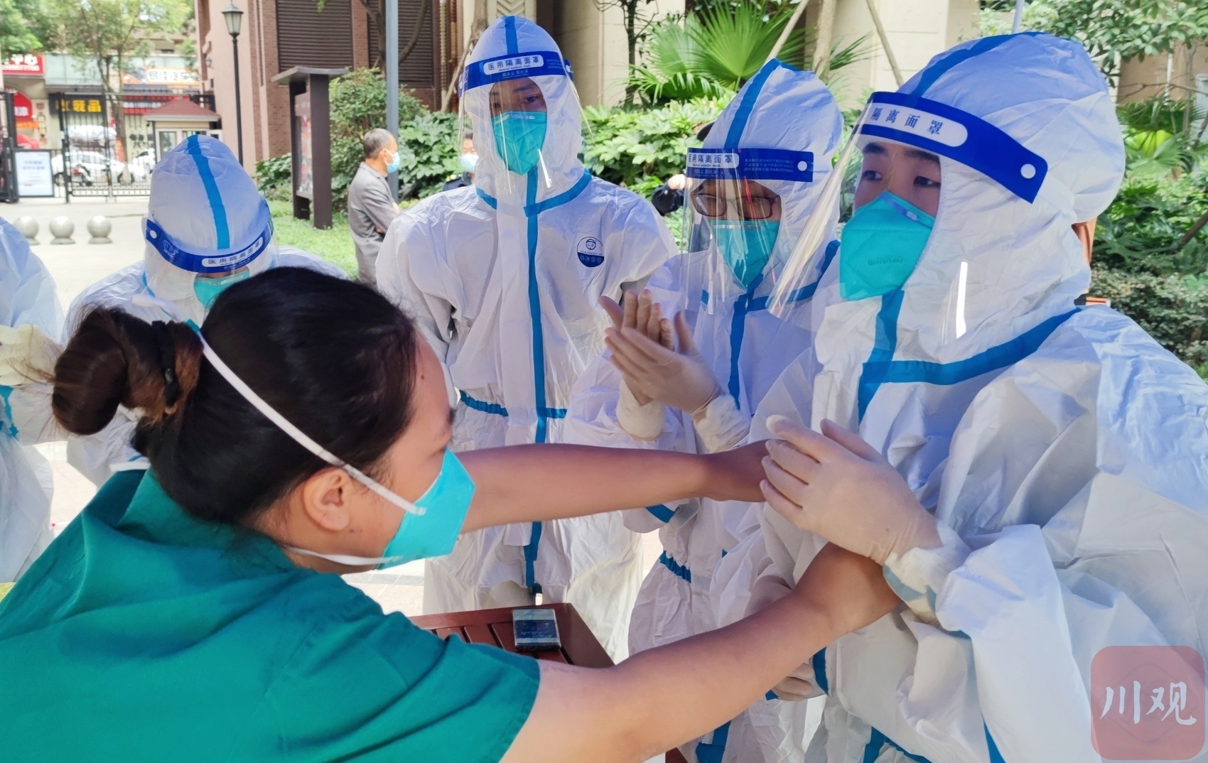 2100万人同舟共济 成都重拾大城烟火——成都市抗击新型冠状病毒肺炎疫情观察 第 2 张