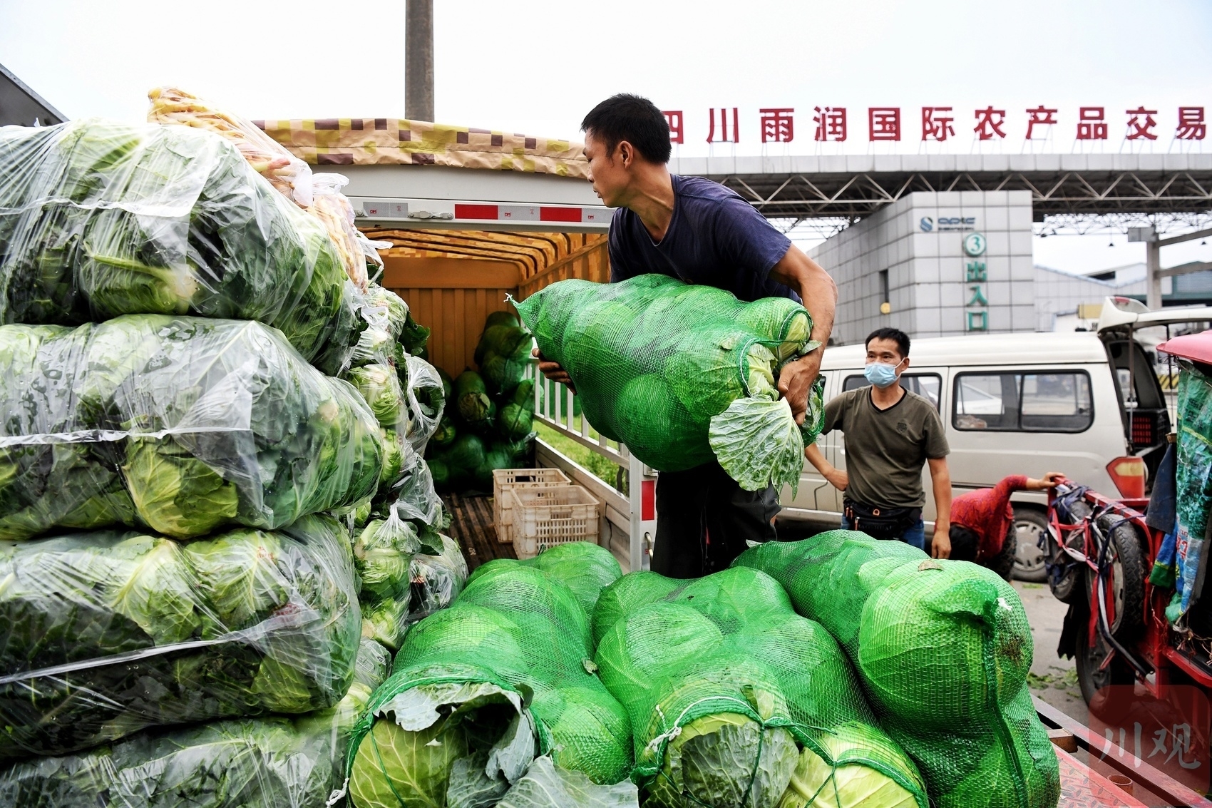 2100万人同舟共济 成都重拾大城烟火——成都市抗击新型冠状病毒肺炎疫情观察 第 7 张