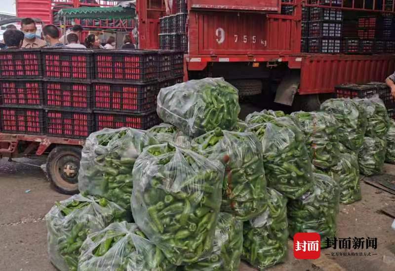【齐心战疫 成都得行】充足！管够！直击成都农产品中心批发市场 第 4 张