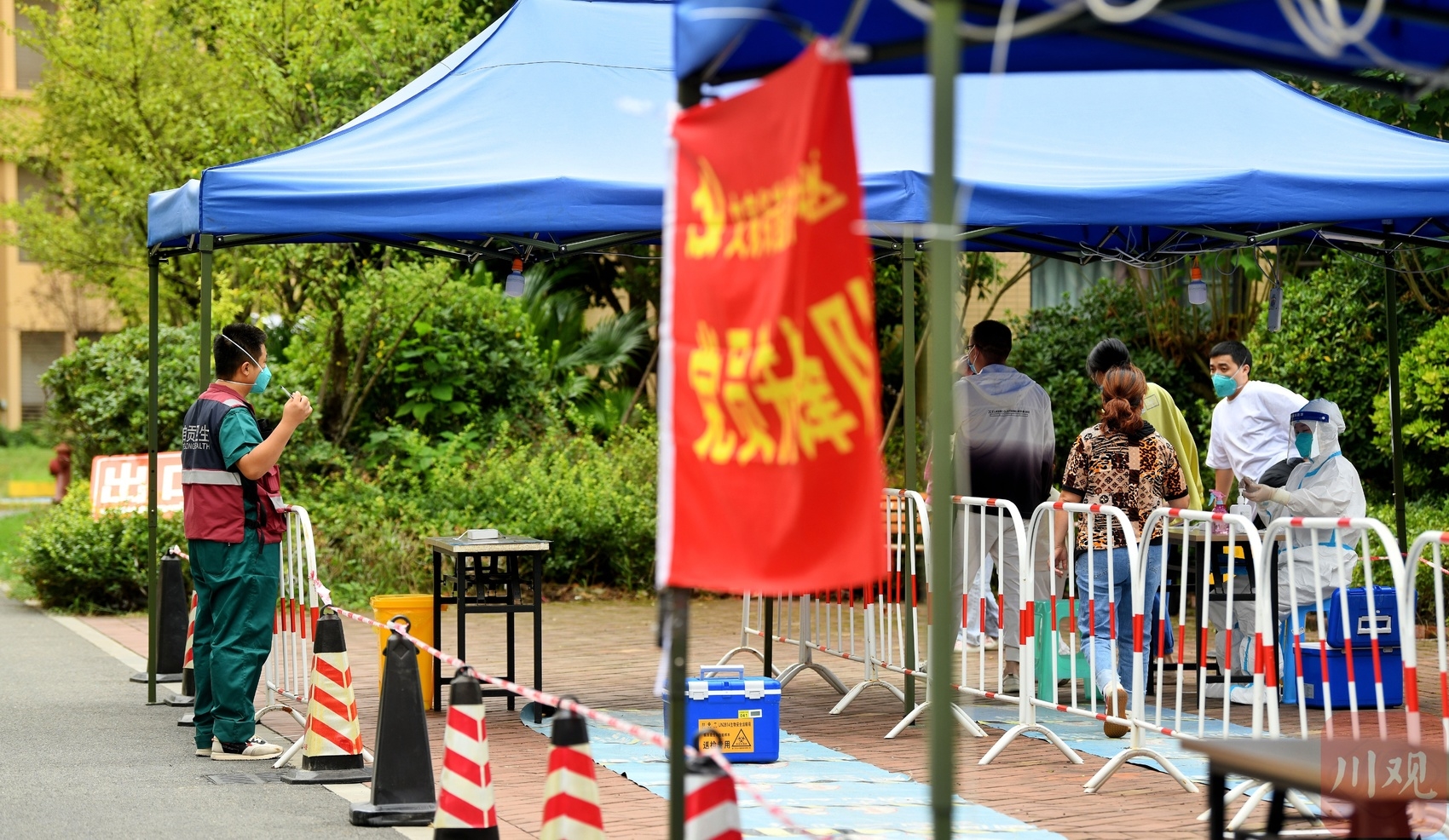 海南返川的他们直接投入成都战“疫” 第 1 张