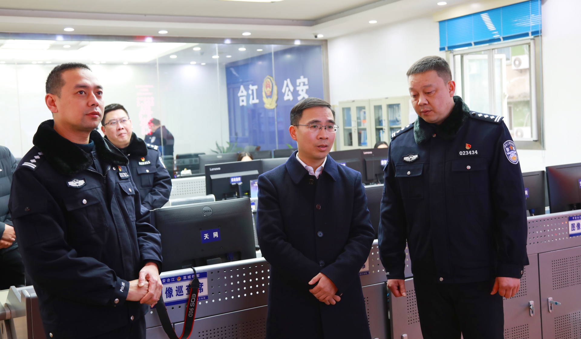 王波看望慰问春节值班值守人员 第 2 张