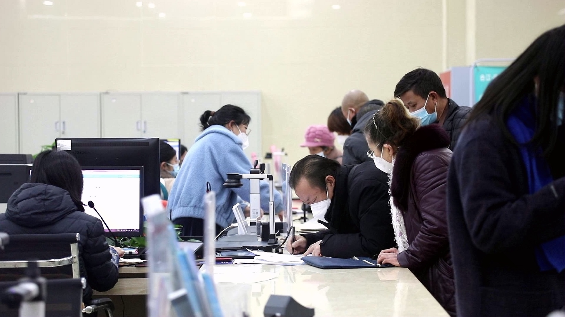 合江：新年上班第一天 政务窗口办事忙 第 2 张