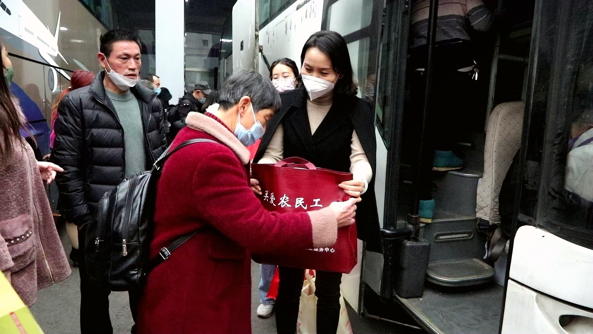 合江县：送关爱送健康，助力农民工返岗 第 1 张