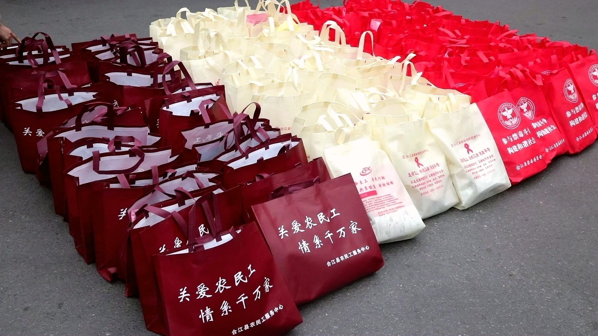 合江县：送关爱送健康，助力农民工返岗 第 4 张