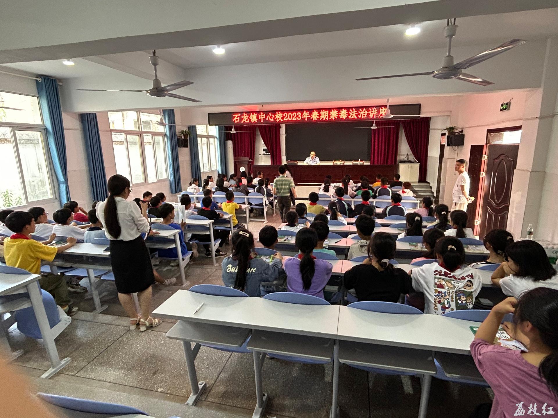 合江县石龙镇：“青春有你·绝不毒行”禁毒宣传活动