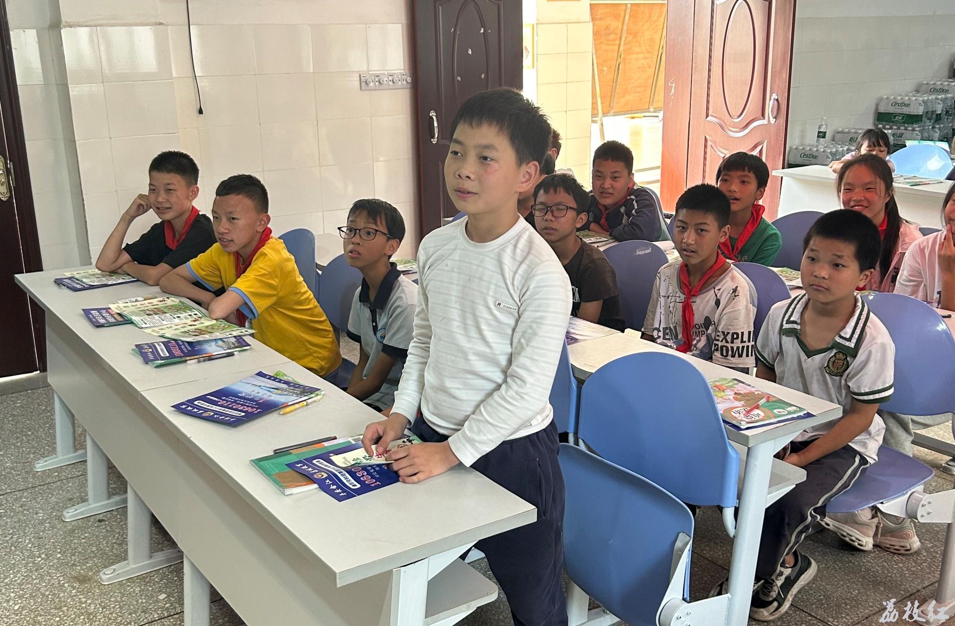 合江县石龙镇：“青春有你·绝不毒行”禁毒宣传活动 第 2 张