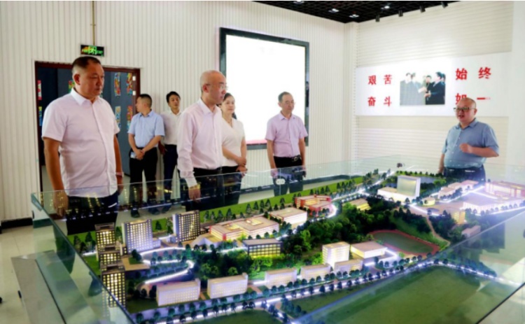 市领导曹斌到合江调研人才工作 第 1 张