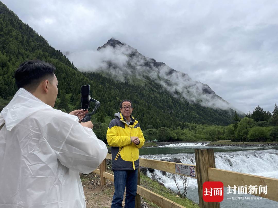 阿来俞敏洪董宇辉直播真的在“云端” 第 6 张