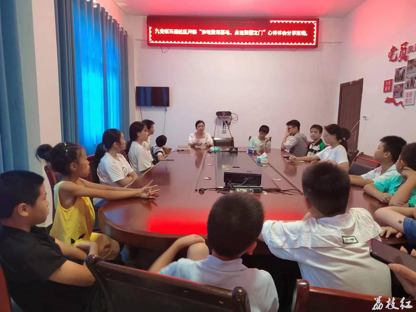 合江县九支镇组织青少年走进法院“零距离”参观学习 第 3 张