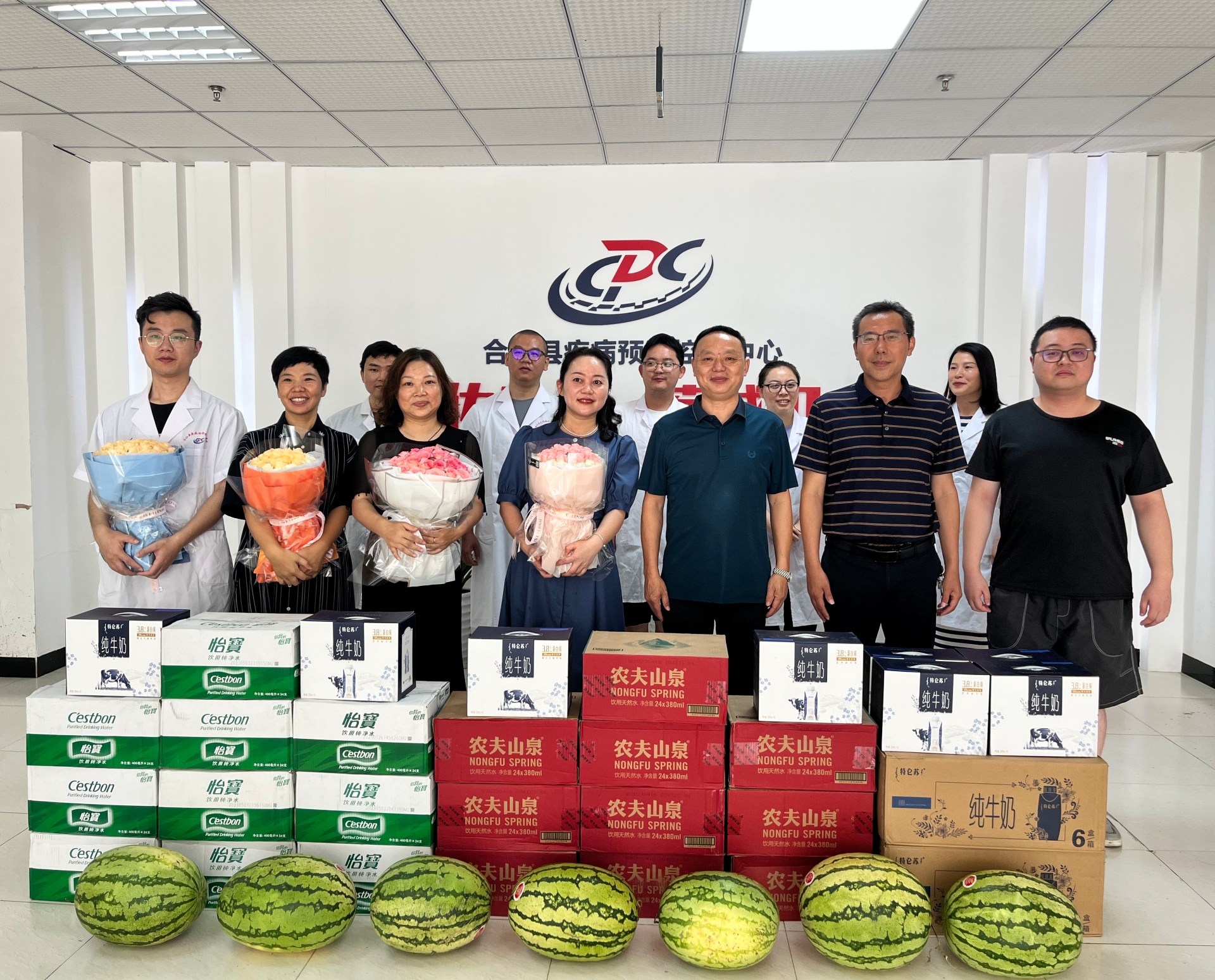 县领导走访慰问医务工作者 第 2 张