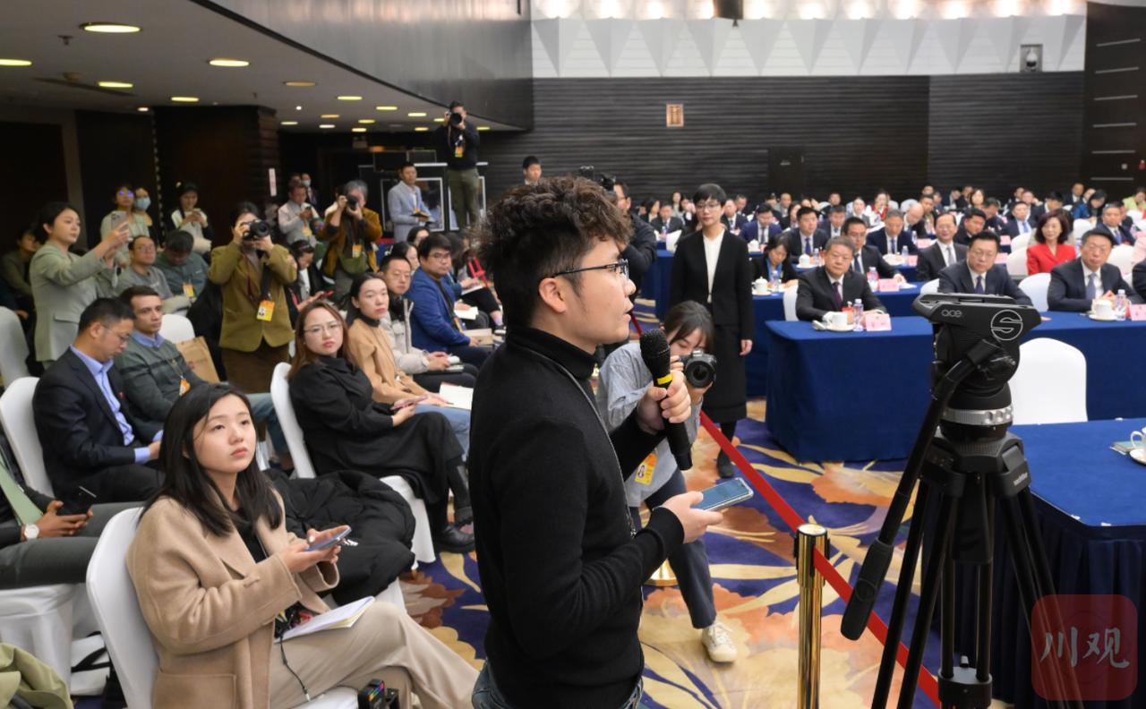 问答之间看四川万千气象——四川代表团开放团组活动观察