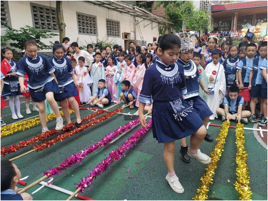 合江县月亮街小学举办第十届校园文化艺术节 第 3 张