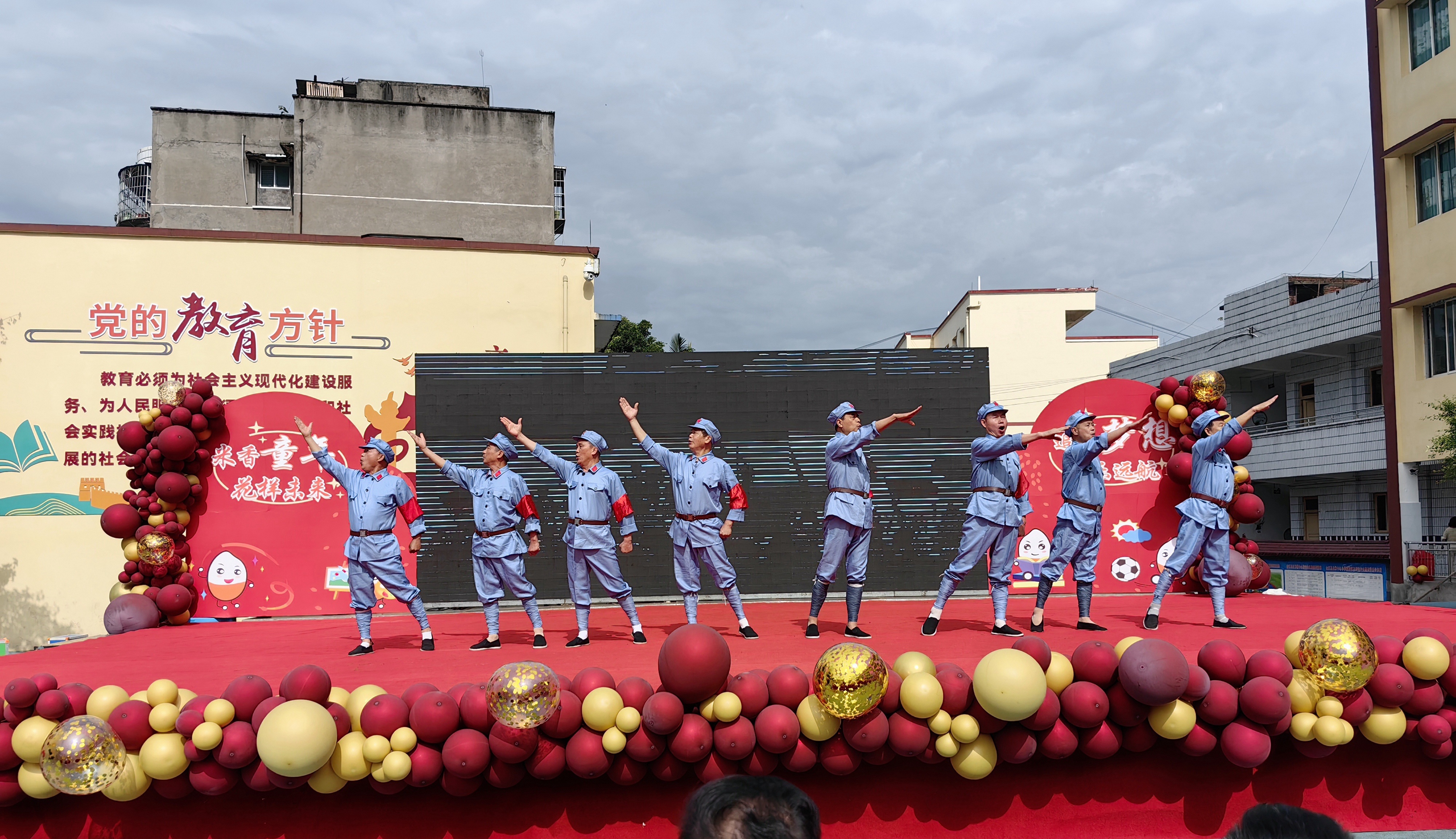 “小课桌?大爱心”捐赠仪式走进合江县白米镇 第 4 张